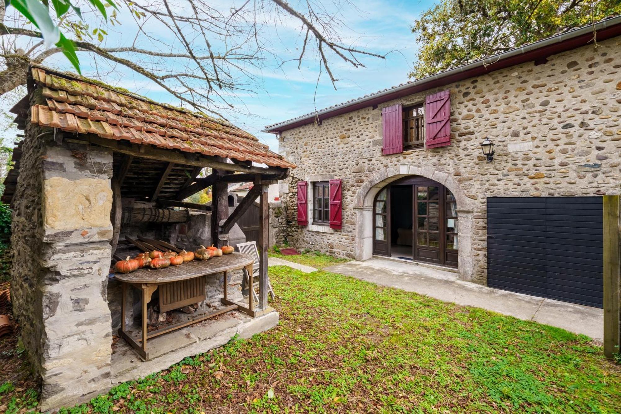 La Petite Maison - Avec Piscine Partagee Villa Osserain-Rivareyte Eksteriør bilde