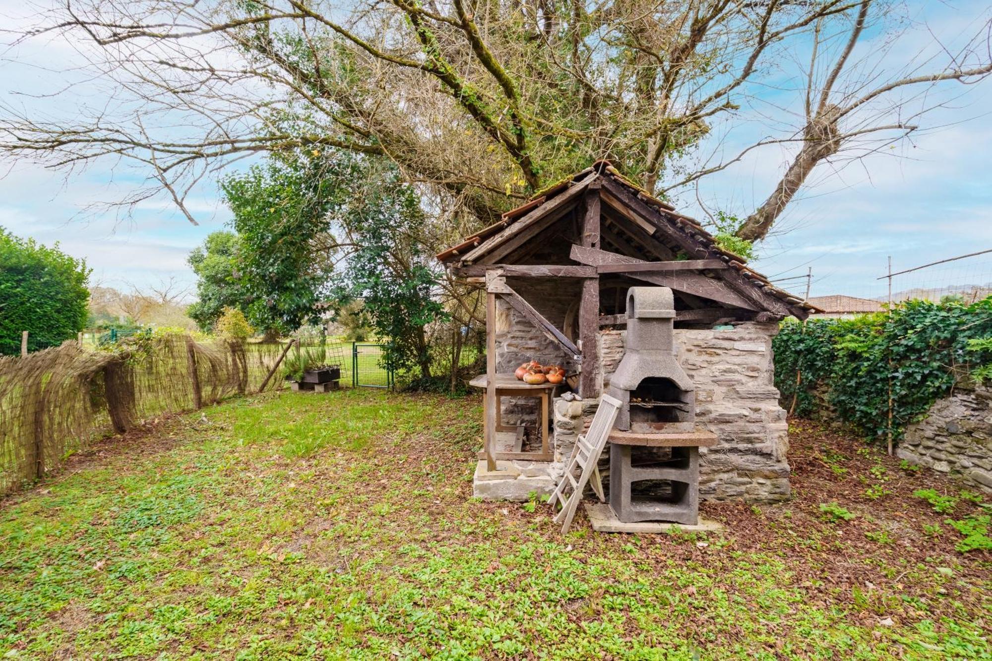 La Petite Maison - Avec Piscine Partagee Villa Osserain-Rivareyte Eksteriør bilde